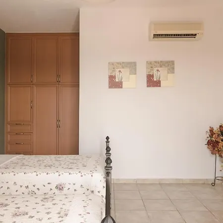 Dora Villa *
